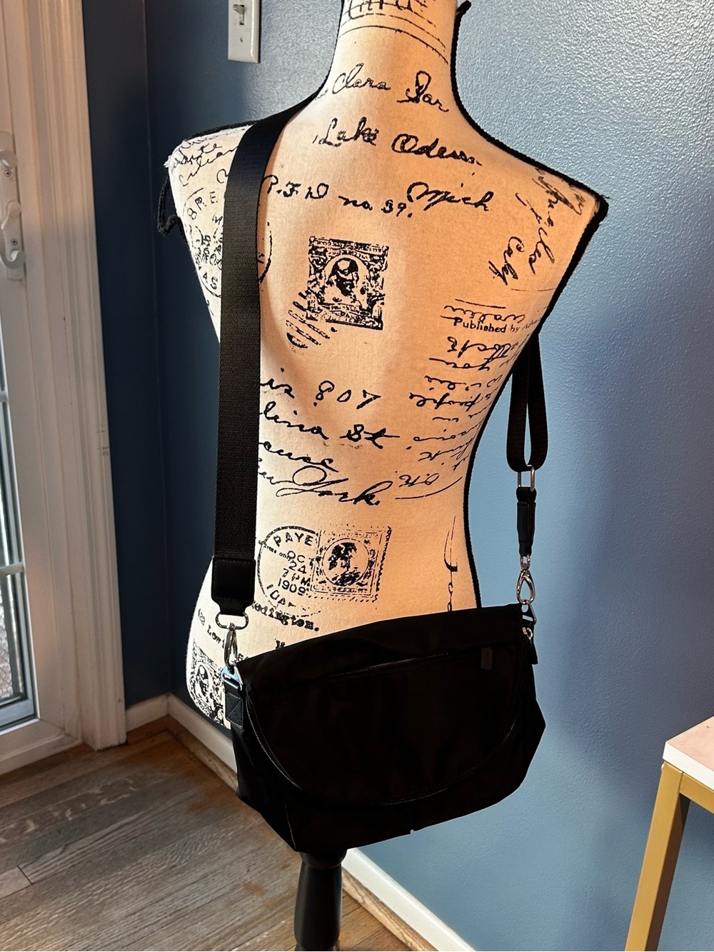 ⭐️ 5 for $25⭐️ HKWP crossbody bag